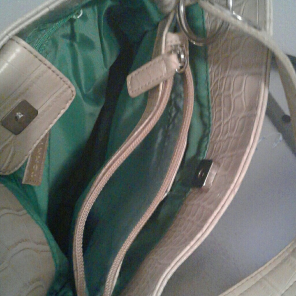 PURSE/BAG/ACCESSORIES - Picture 2 of 3
